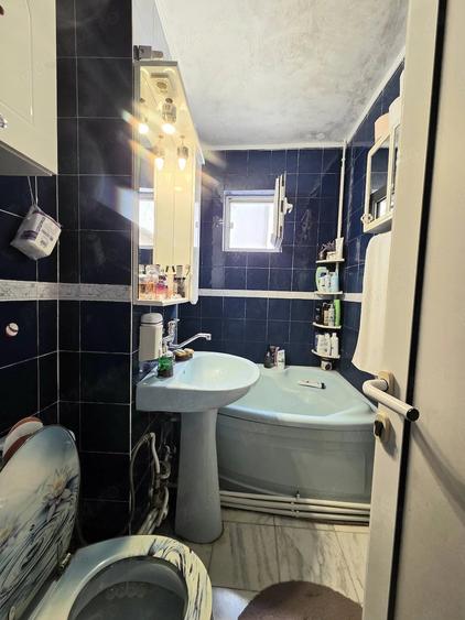 Apartament cu 4 camere decomandat în Lacu Sărat