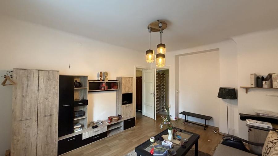 Apartament cu 3 camere semidecomandat în Vatra Luminoasă