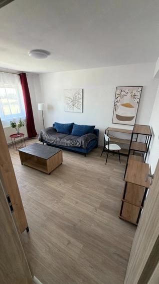 Apartament cu 2 camere decomandat în 1 Decembrie
