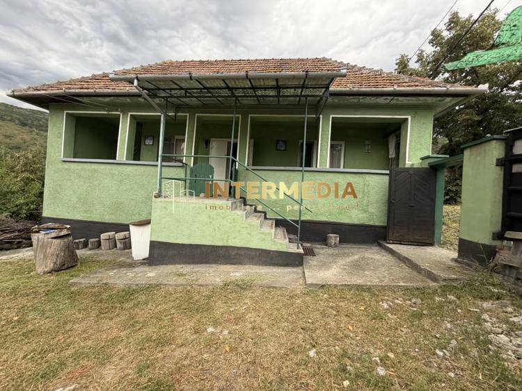 Casă individuală cu 3 camere cu Canalizare în Cricău