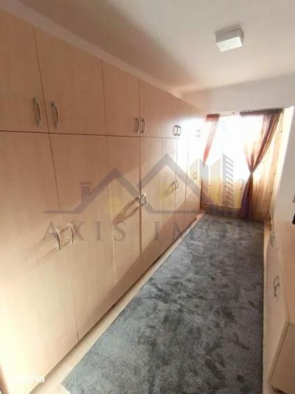 Apartament cu 4 camere decomandat, mobilat în Micro 5