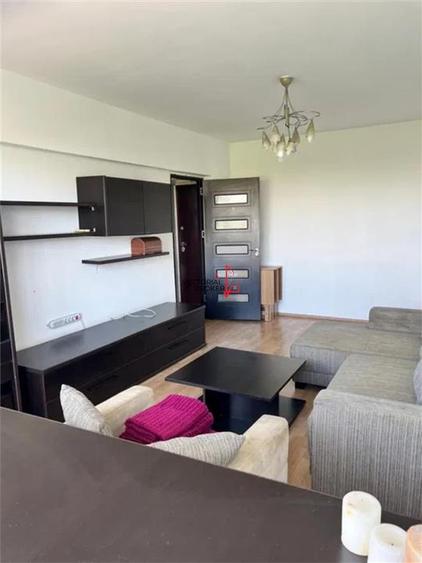 Apartament cu 3 camere decomandat în Colentina