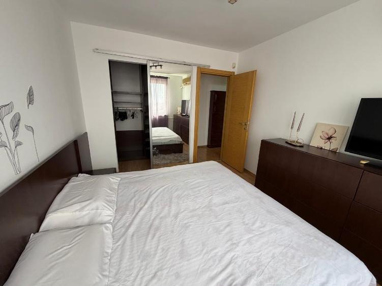 Apartament cu 3 camere semidecomandat, mobilat în Bucureștii Noi