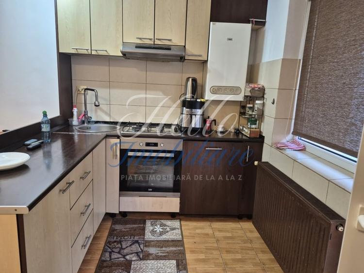 Apartament cu 3 camere semidecomandat, mobilat în Florești