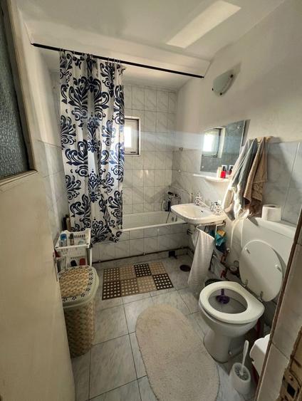 Apartament cu 3 camere decomandat, mobilat în Nicolina