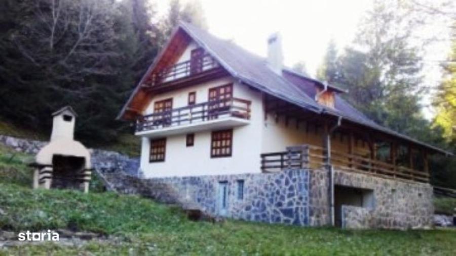 Casă cu 4 camere în Plaiul Foii