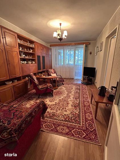 Apartament cu 3 camere semidecomandat în Central