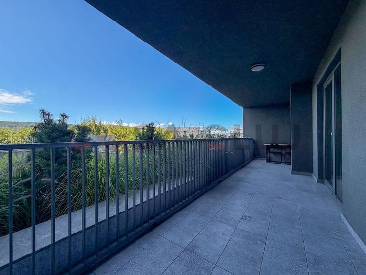 Apartament cu 3 camere semidecomandat, mobilat în Zorilor