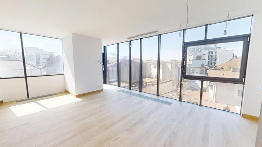 Apartament cu 4 camere semidecomandat în Eminescu
