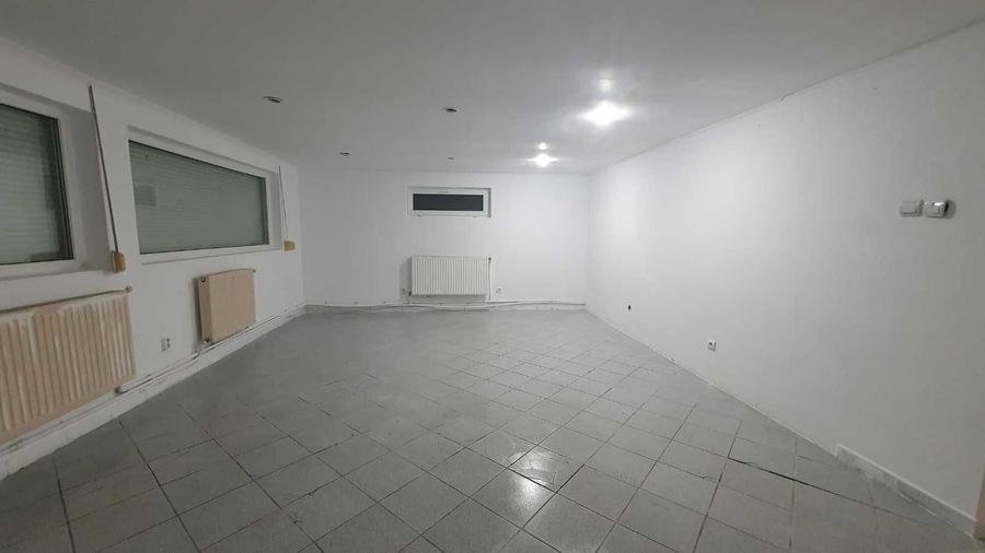 Spațiu comercial, de 65 mp, în Periș