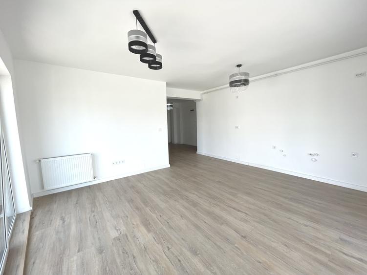Apartament cu 4 camere decomandat în Dâmbul Rotund