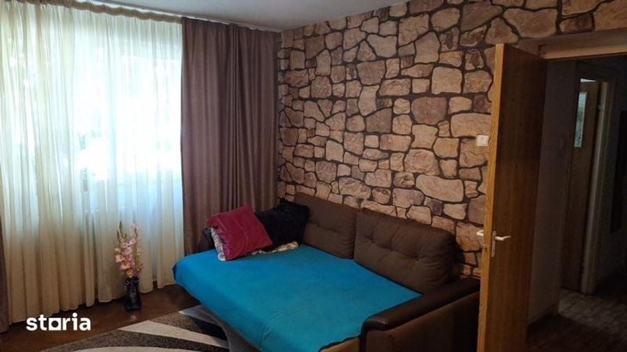 Apartament cu 3 camere semidecomandat în Militari