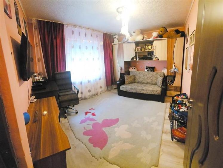 Apartament cu 2 camere semidecomandat, mobilat în Noua