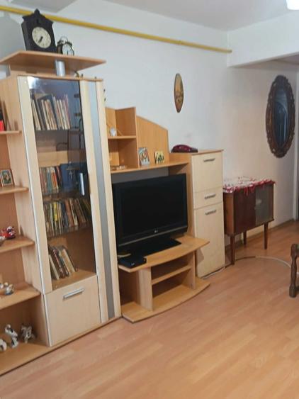 Apartament cu 2 camere decomandat în Nicolina