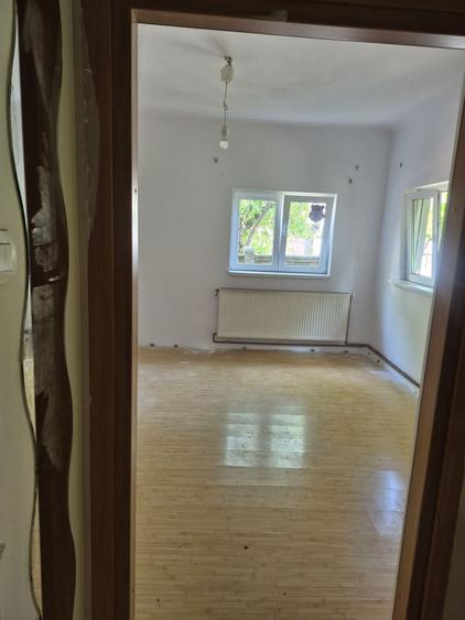 Apartament cu 2 camere decomandat în Tei