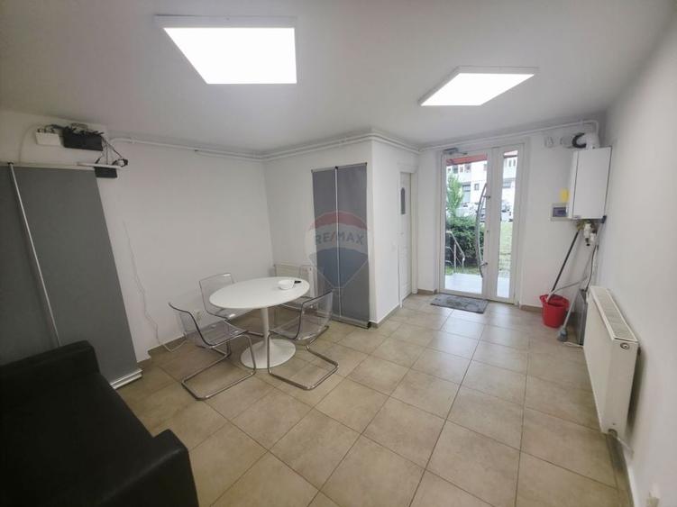 Spațiu comercial, de 60 mp, în Precista