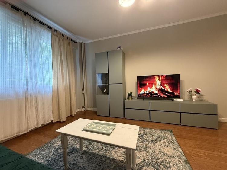 Apartament cu 2 camere semidecomandat, mobilat în Titulescu