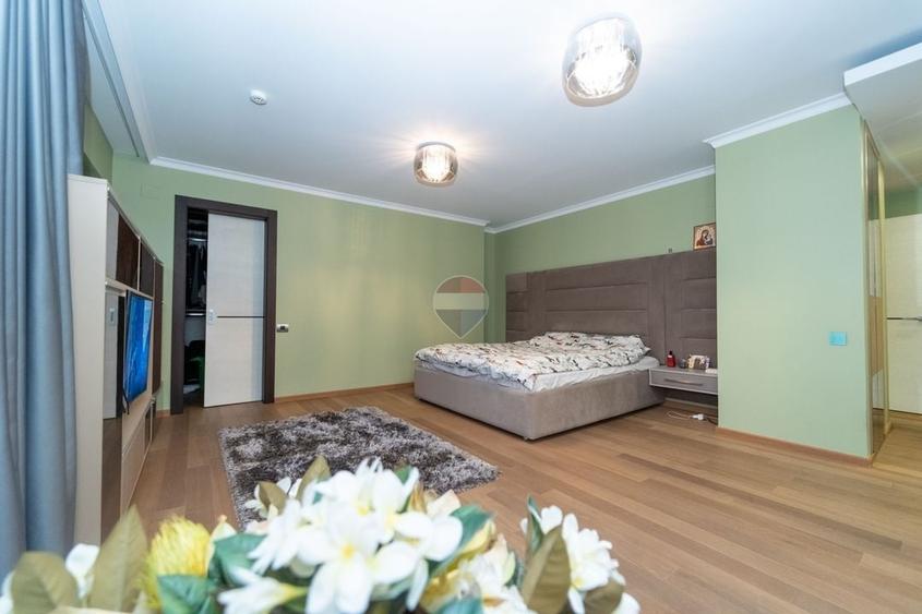 Casă individuală cu 6 camere cu Piscina în Central