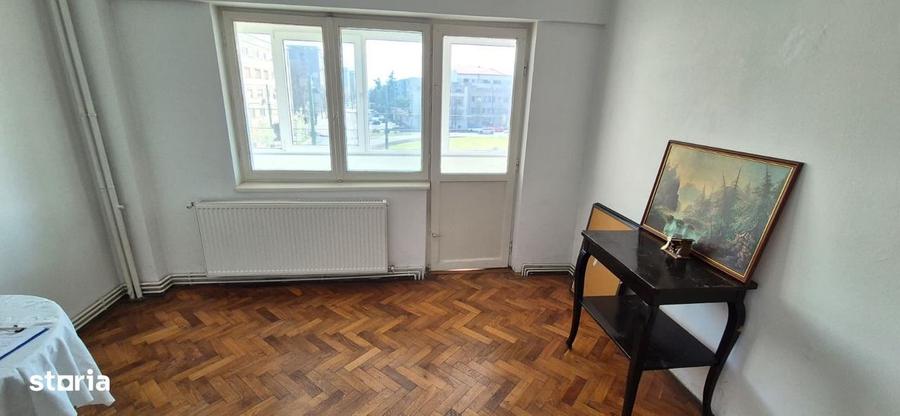Apartament cu 3 camere în Romanilor