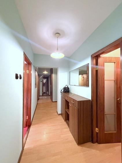 Apartament cu 4 camere semidecomandat, mobilat în Tei