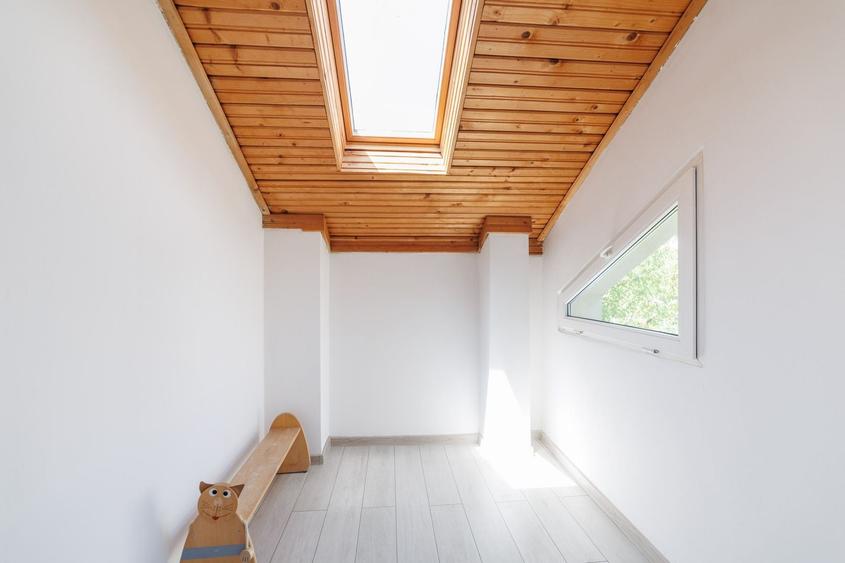Casă individuală cu 10 camere cu Canalizare în Găvana