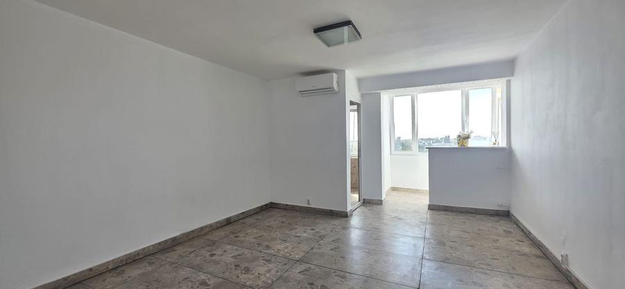 Garsonieră decomandată în Far