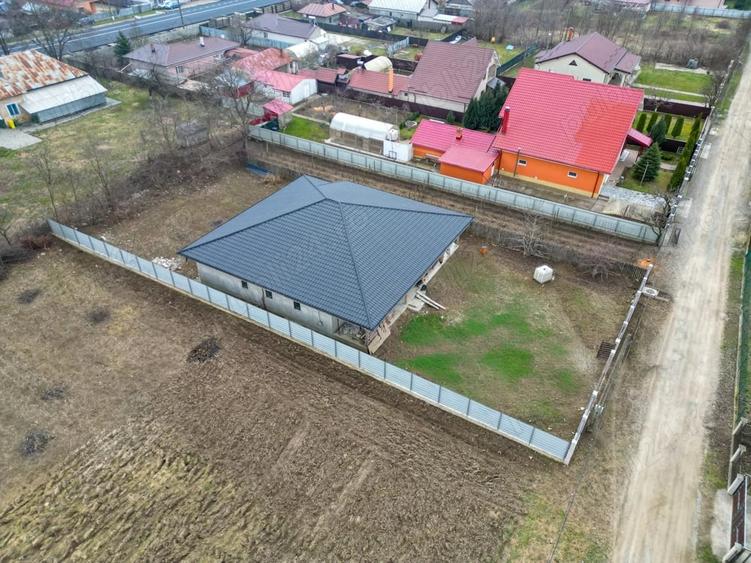 Casă cu Teren 1000 Mp în Itești