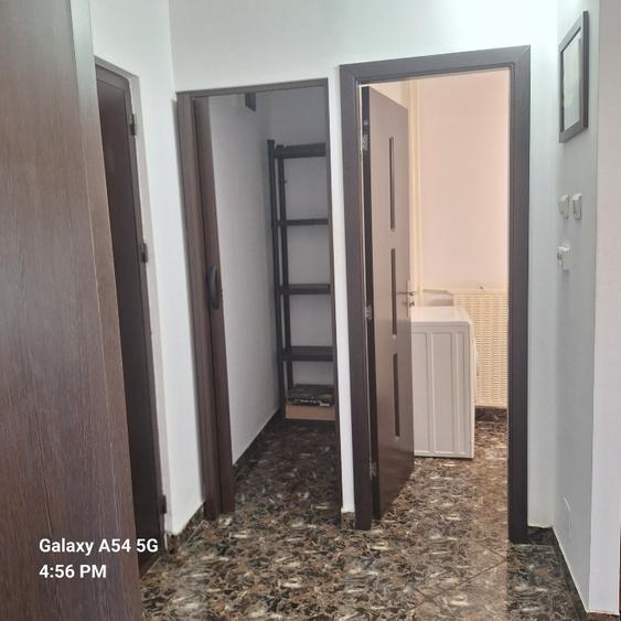 Garsonieră decomandată în Decebal