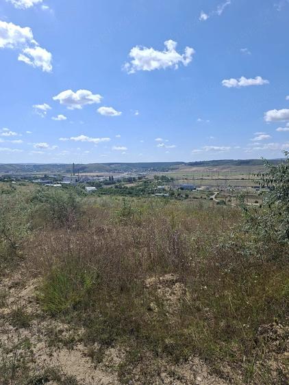 Teren de 652 mp, în Broșteni