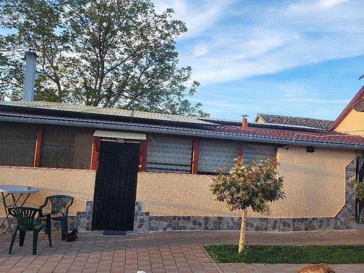 Casă cu 3 camere cu Teren 1400 Mp în Central