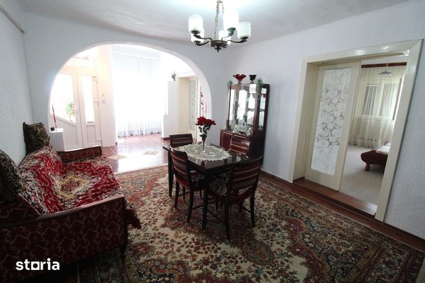 Casă cu 5 camere cu Teren 835 Mp în Central