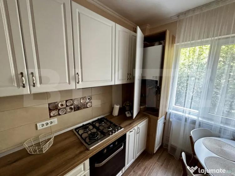Apartament cu 4 camere decomandat în Central