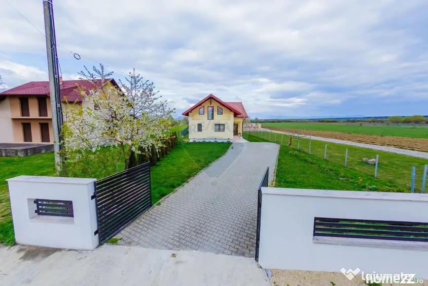 Casă cu 4 camere cu Teren 2900 Mp în Colțirea