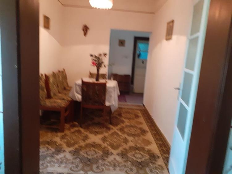 Casă cu 4 camere în Crucișor