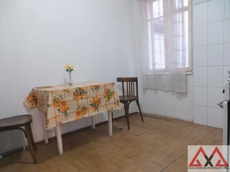 Casă individuală cu 3 camere cu Canalizare în P-ța Alba Iulia