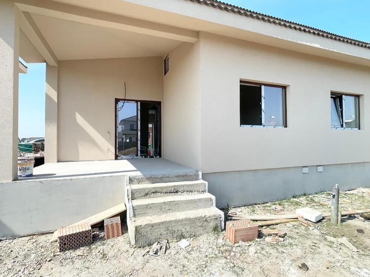 Duplex cu 5 camere cu Canalizare în Moșnița Veche