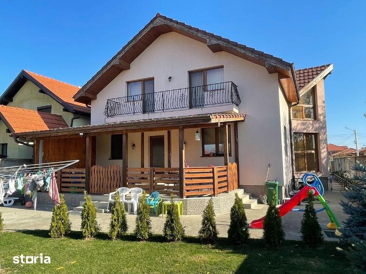 Casă cu 4 camere cu Teren 953 Mp în Păulești