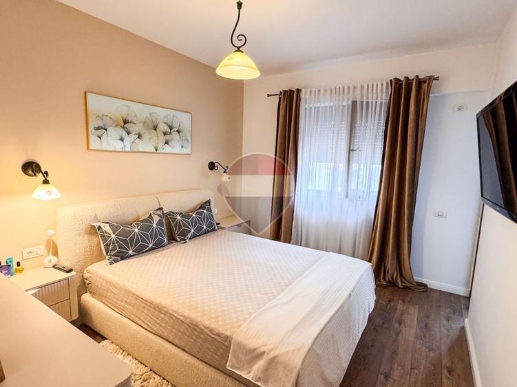 Apartament cu 4 camere decomandat în Periferie
