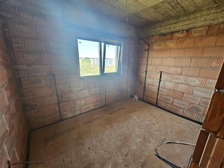 Duplex cu 6 camere cu Canalizare în Central