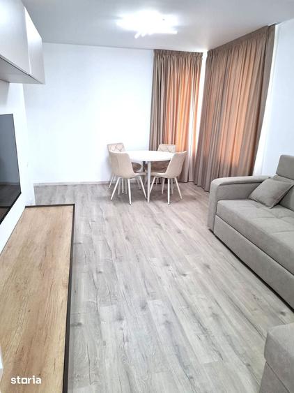 Apartament cu 6 camere decomandat în Central