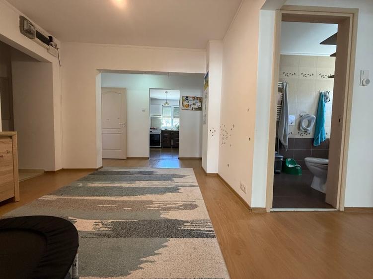 Apartament cu 4 camere decomandat, mobilat în Rogerius