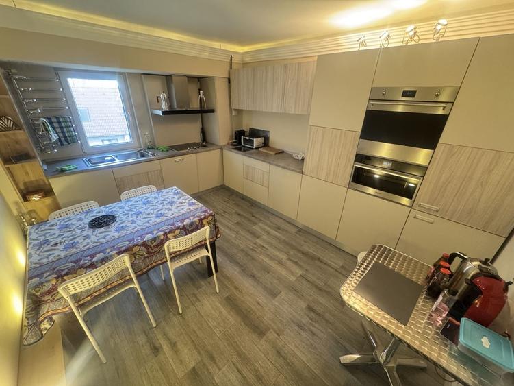Apartament cu 3 camere decomandat, mobilat în Capitol