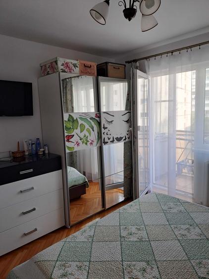 Apartament cu 2 camere decomandat în Sub Arini