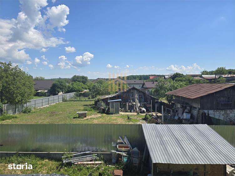 Casă cu 5 camere cu Teren 800 Mp în Plopu