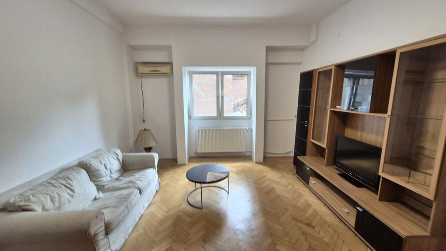 Apartament cu 3 camere semidecomandat în Universitate