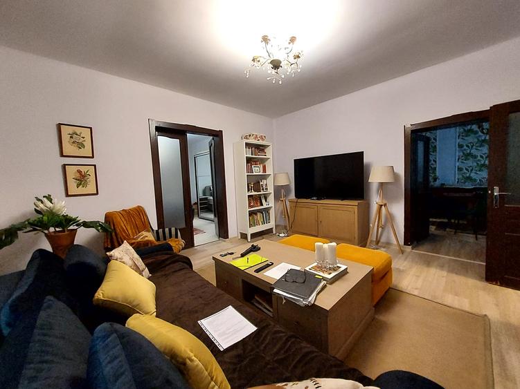 Casă individuală cu 6 camere cu Teren 2160 Mp în Simeria