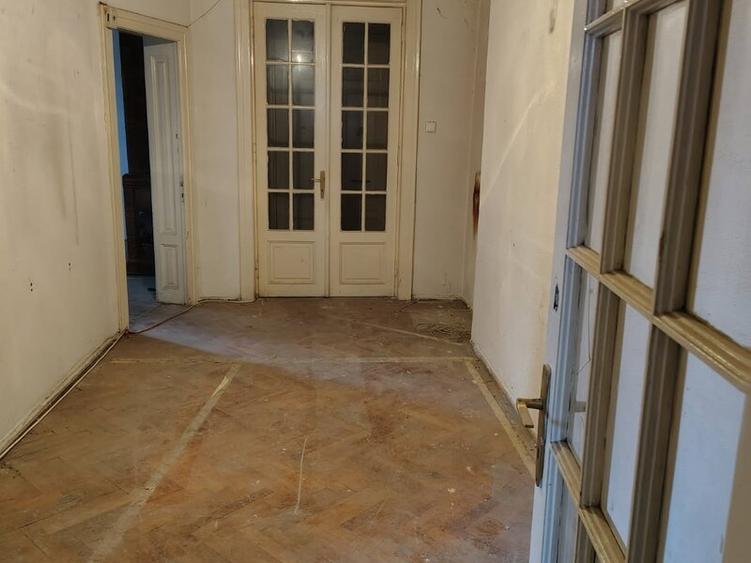 Casă individuală cu 6 camere cu Teren 160 Mp în Dorobanți