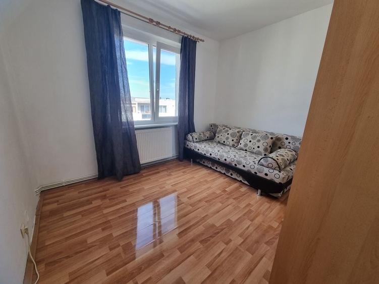 Apartament cu 3 camere semidecomandat în Central