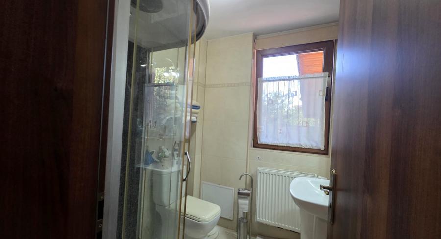 Casă individuală cu 4 camere cu Canalizare în Dumbrăvița