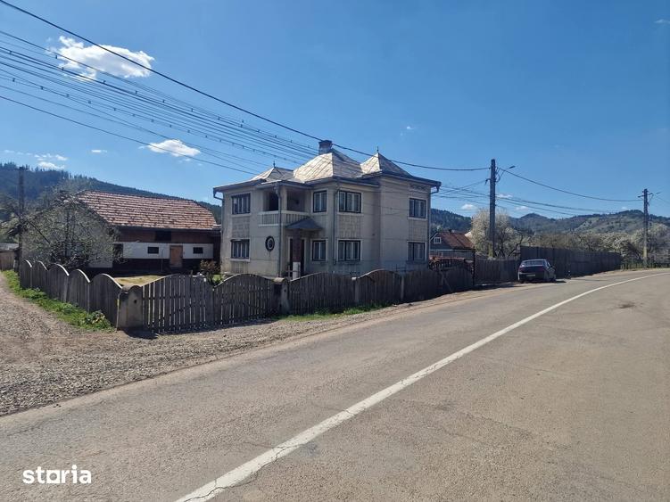 Casă cu 4 camere decomandat cu Teren 1900 Mp în Vama